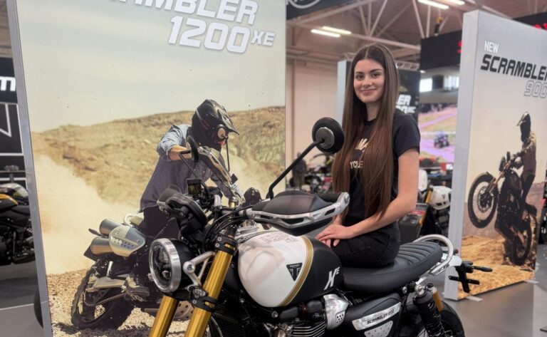 hostesky na výstave Motocykel